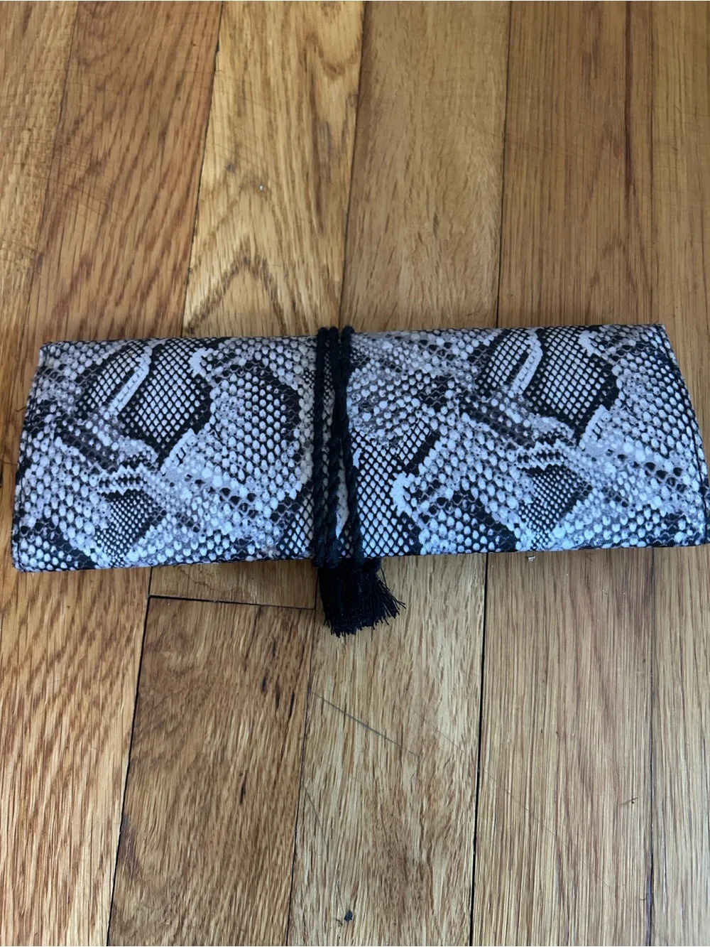 Snake-Print Tassel Clutch Wallet - Black/Gray